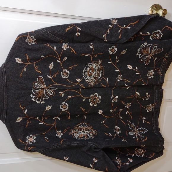 Embroidered Denim Jacket - Picture 4 of 6